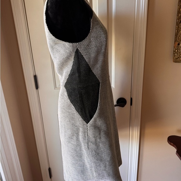 Elegant Banana Republic white & black material with black accents mini Dress - Picture 4 of 12